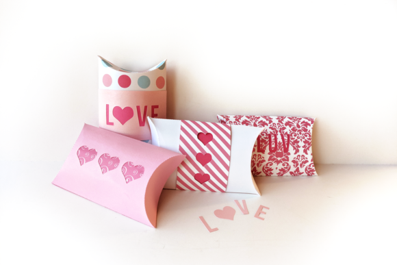 Valentine Love and Hearts Pillow Box: 3D SVG Gift Boxes